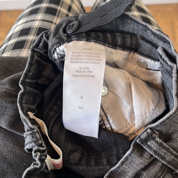 Kids Size 4 Levi’s jeans in black - Picture 4 of 4